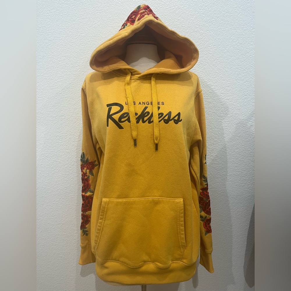 Women’s Y&R (Young &‎ Reckless) Los Angeles Reckless Size M Yellow Hoodie.